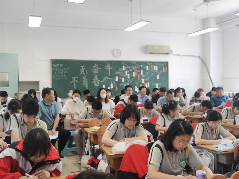 5.15九年级数学教研活动新闻稿_html_5481fe93.jpg