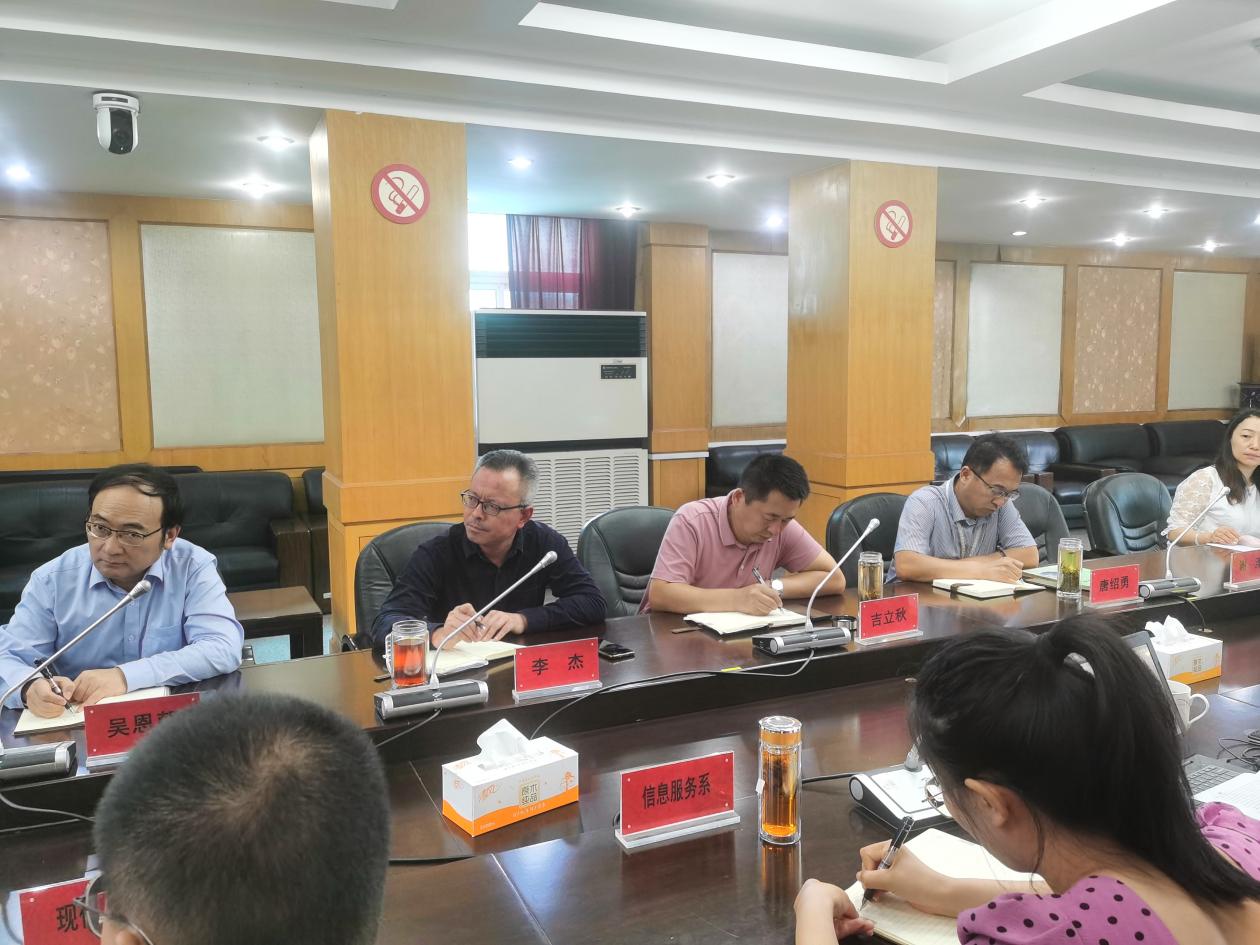 9月20日  重大项目申报答辩会123_html_m3b6b1a8.jpg