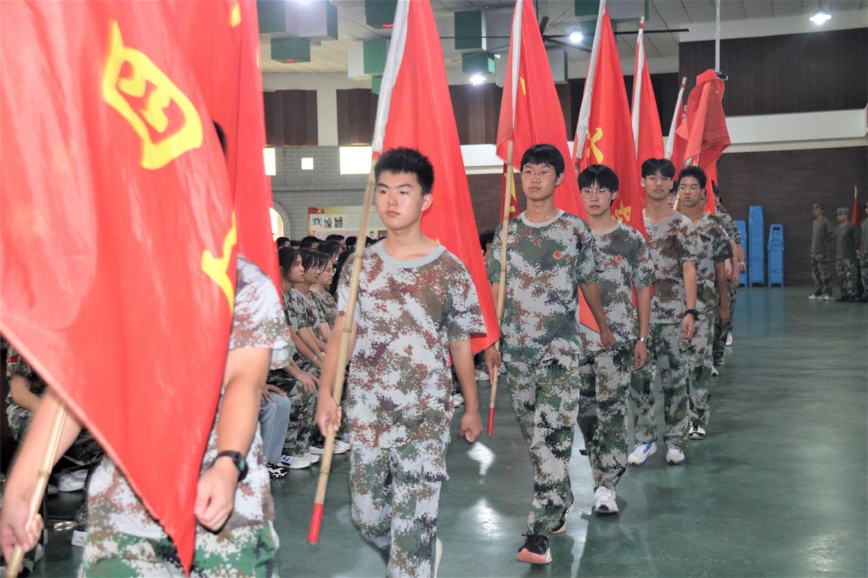 军训开营通讯稿_html_m737c7ab5.jpg