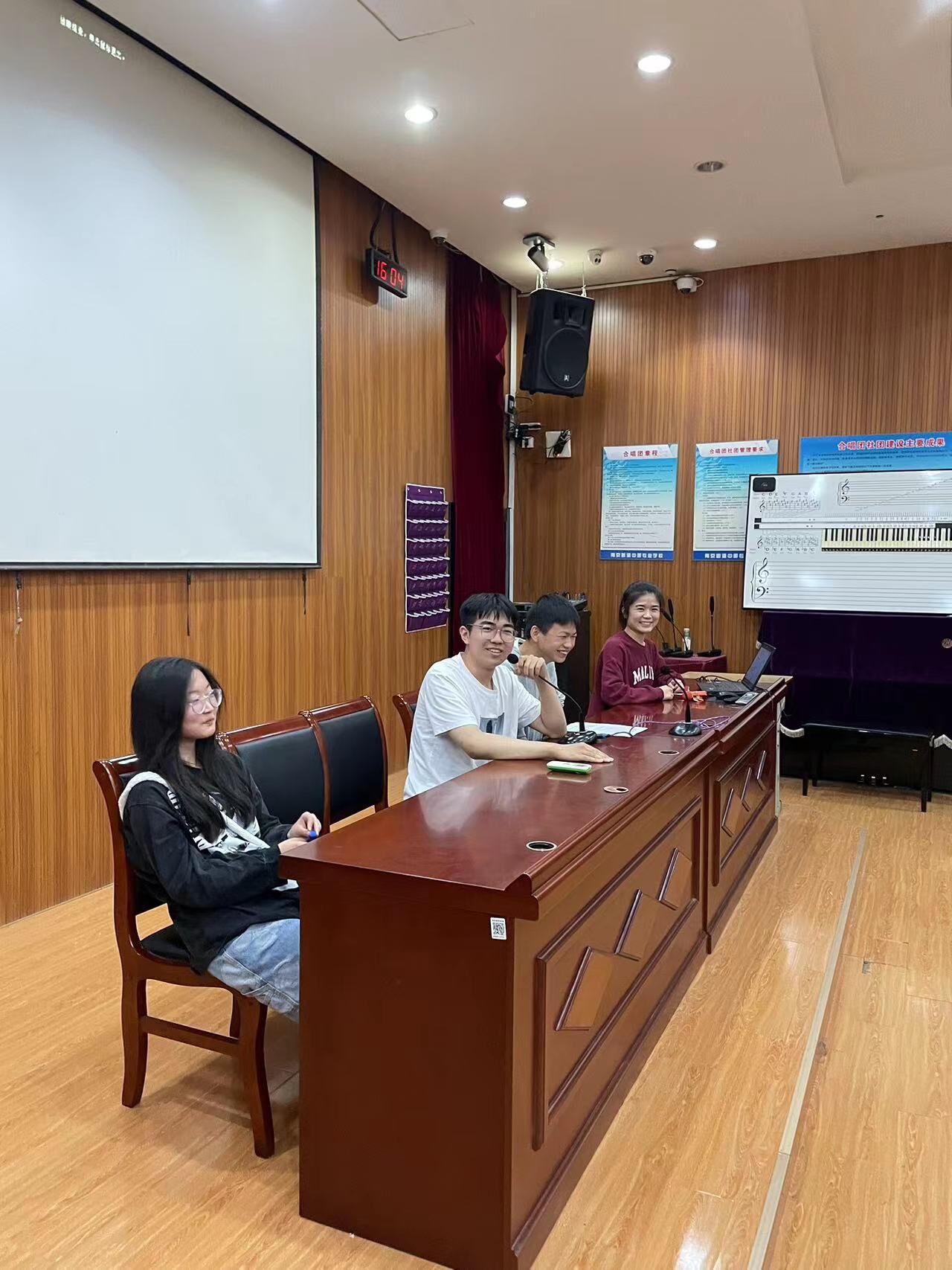 志向高远入学府 大步迈向成功路(1)_html_2507e49d.jpg