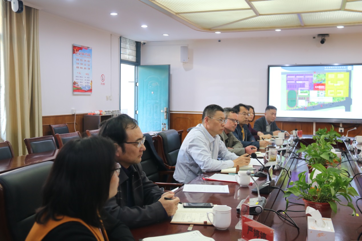 卢静副区长调研新港中专校1_html_m266be145.jpg