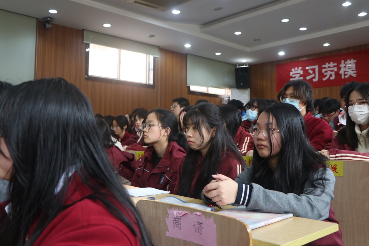 4月8日   党史专题宣讲  金科院秦广东福教授讲座123_html_6a5f6f73.jpg