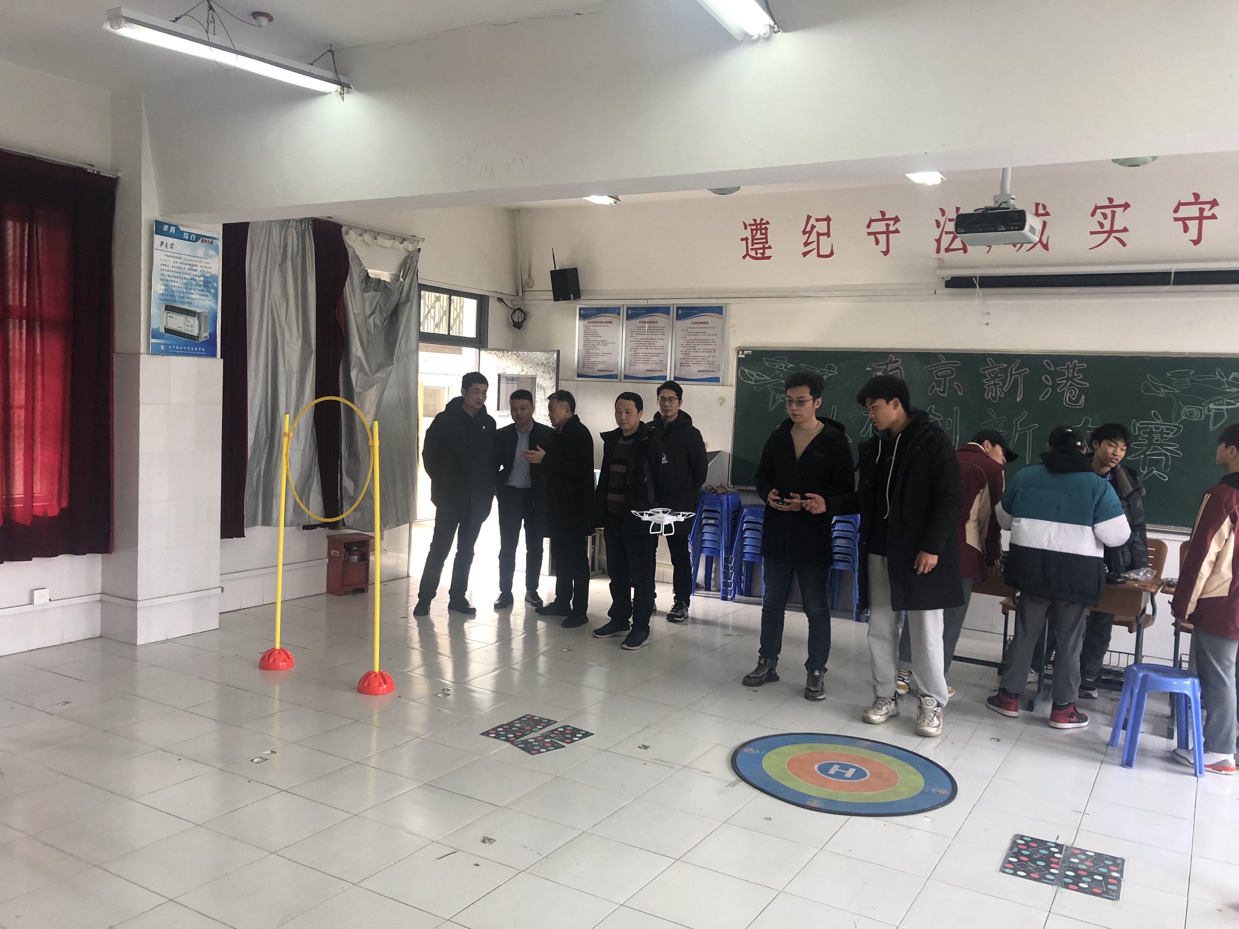 航空学会、科协领导莅临新港中专（改）_html_371a5f56.jpg