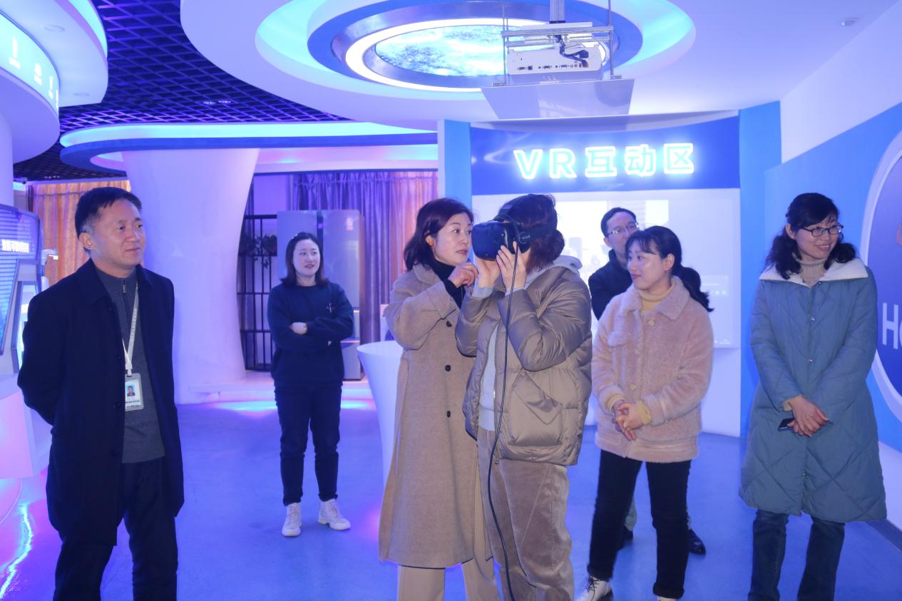 科研促发展 视导指方向02_html_70303995.jpg