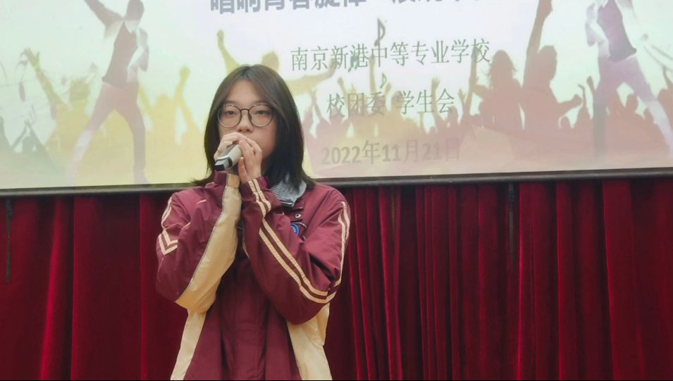 新港中专校园十佳歌手大赛圆满落幕_html_2b02a23f.jpg