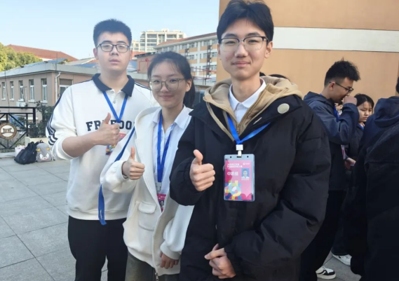 南京新港中专勇夺大数据应用与服务赛项金牌_html_m5b8ff6fc.png