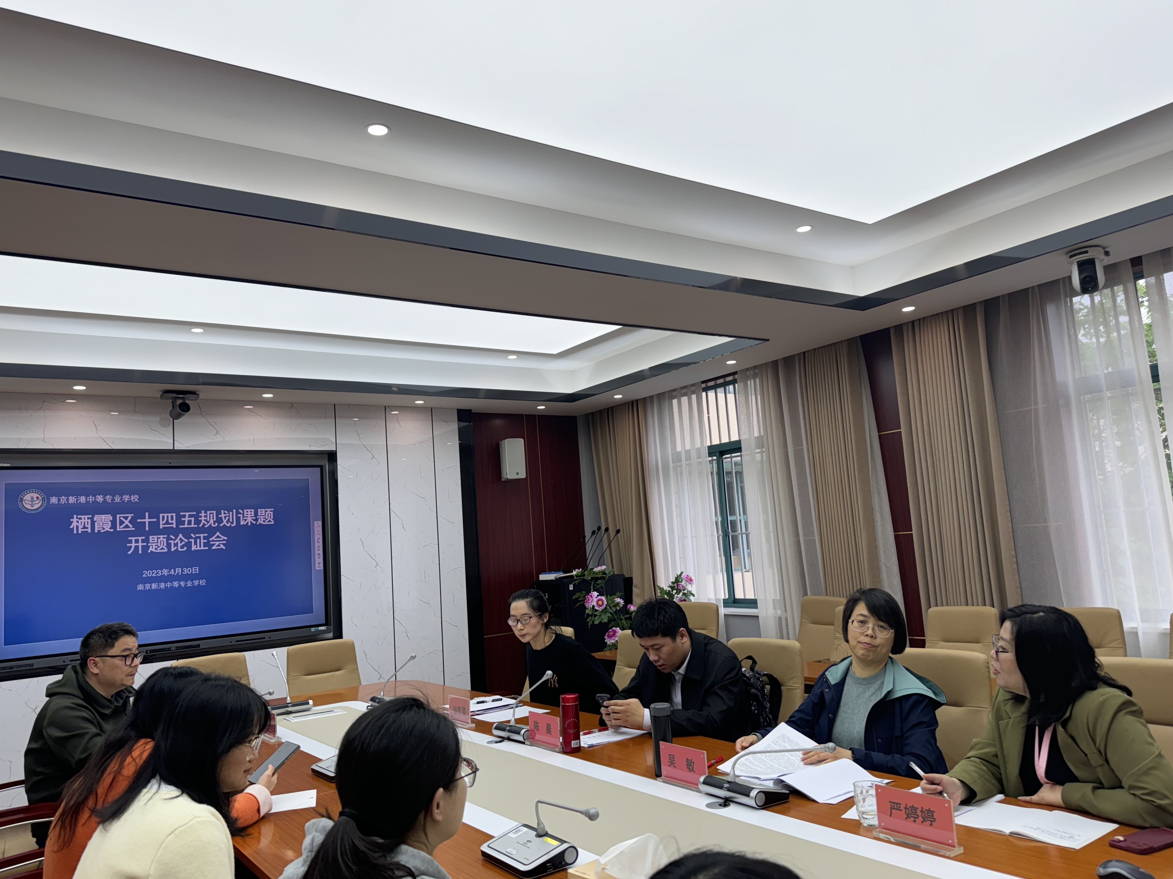 开题论证明思路 课题引领促教研_html_m4626d69f.jpg