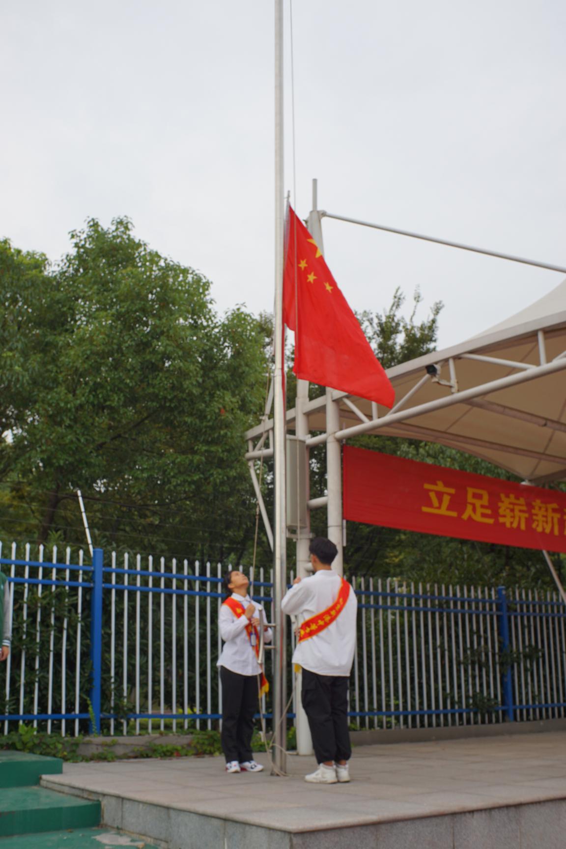 从教三十年教师表彰活动_html_m6c80bb3b.jpg