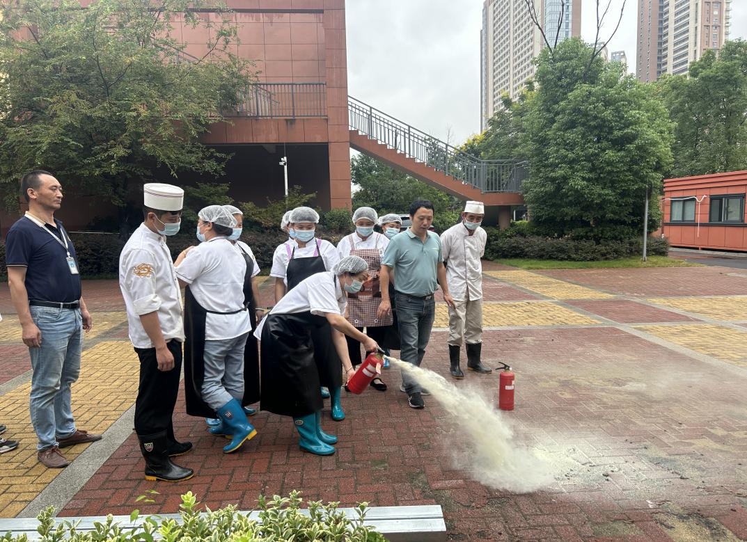 食堂卫生与安全通讯稿_html_6e23628f.jpg