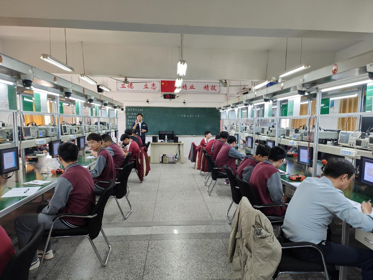 【活力新港】南京新港中专开展电子教研组市级教研活动