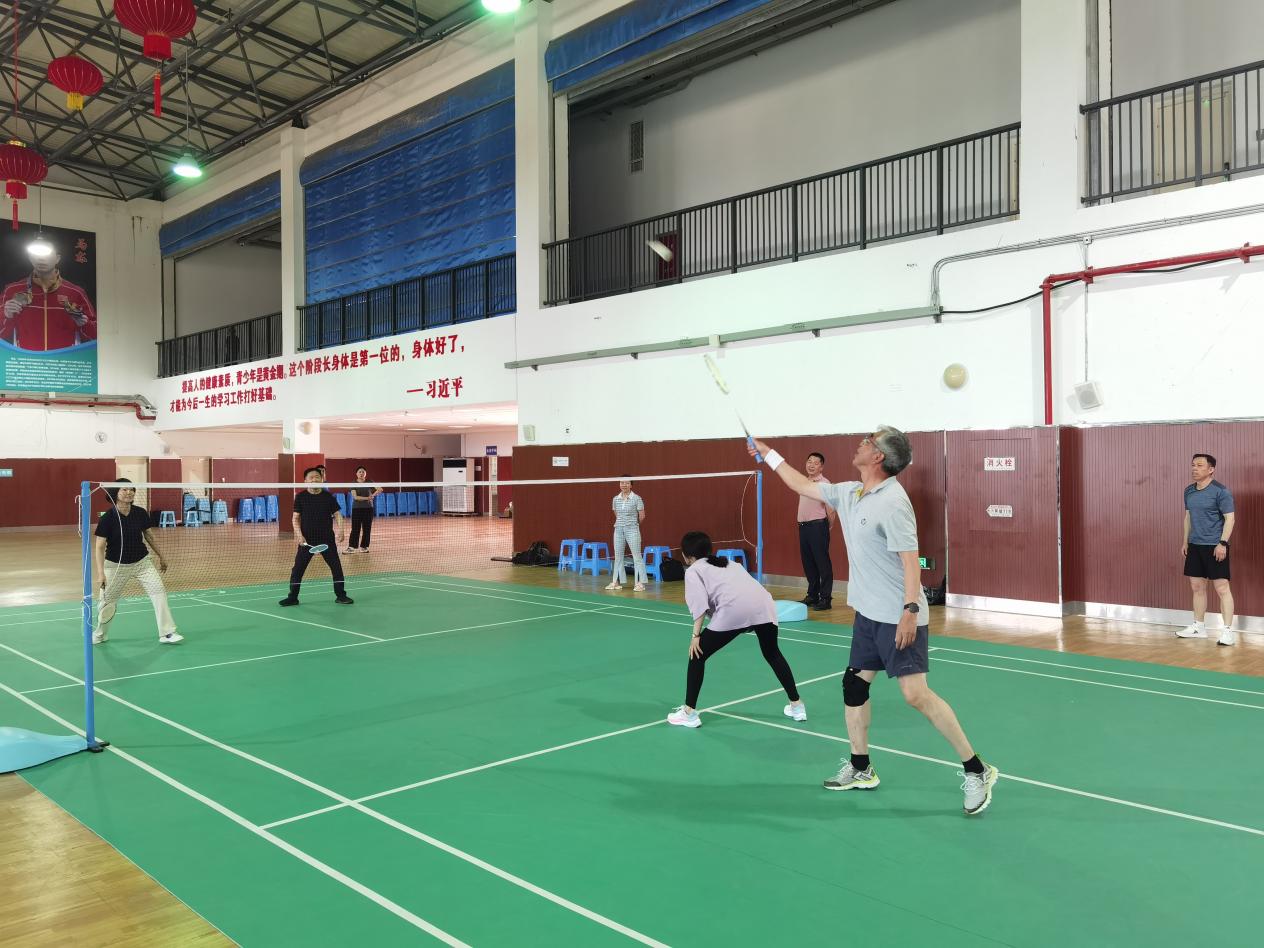 跃动五月  激情飞扬——五月体育节通讯稿_html_m7ad0e24.jpg