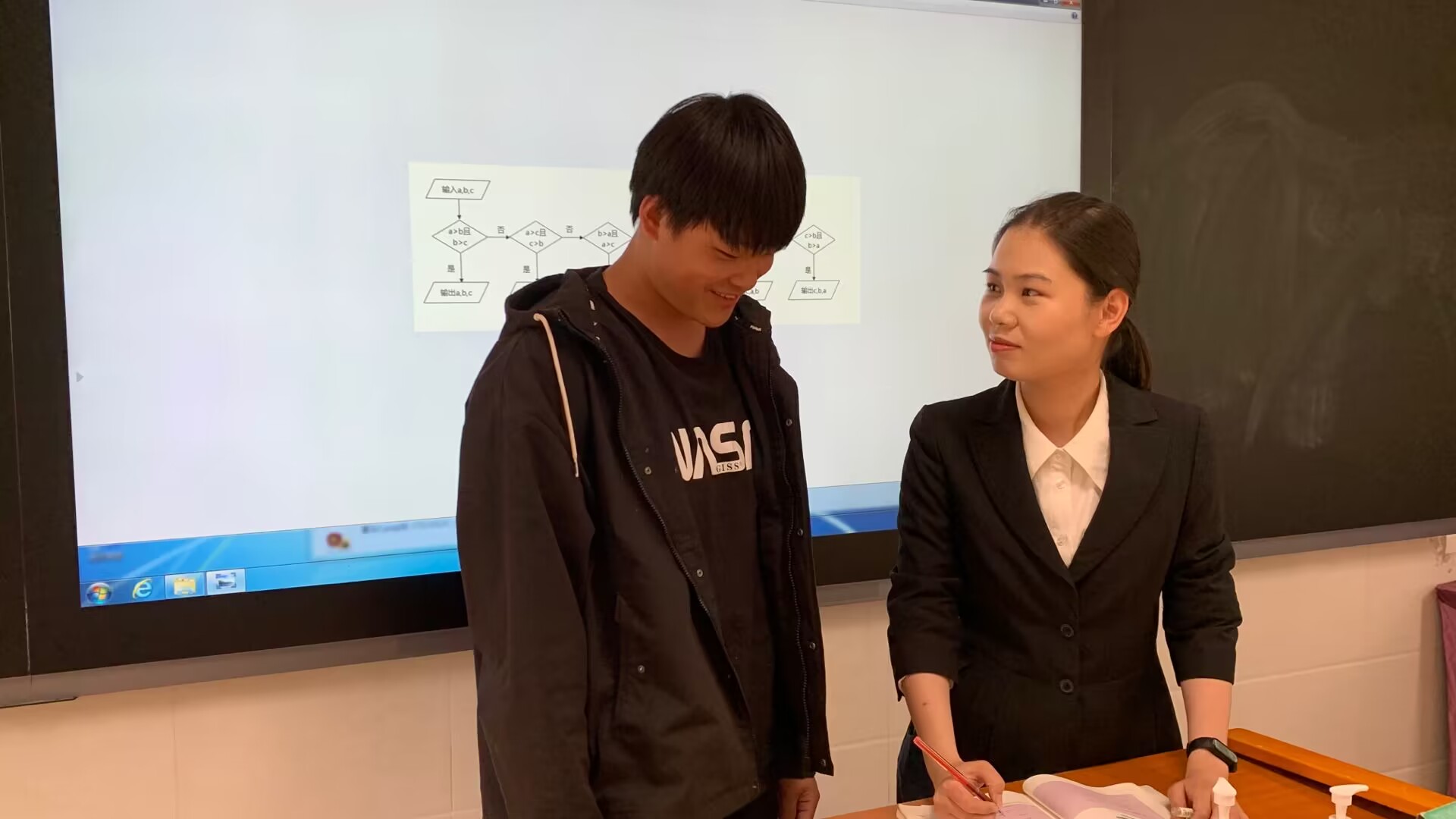 周帆_html_m3e1913ff.jpg
