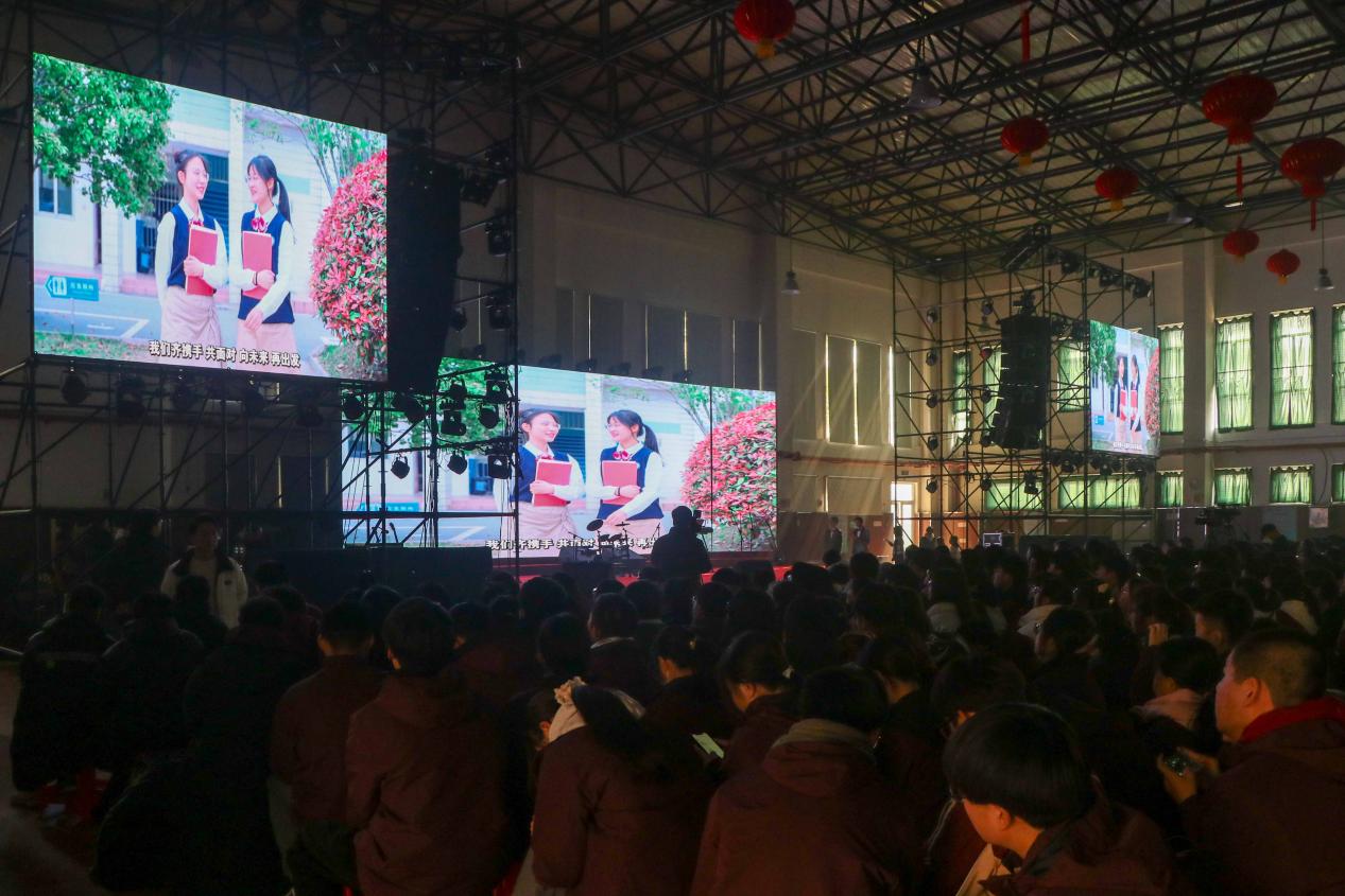 匠心向未来  2024年庆元旦展演暨表彰典礼_html_6d8809fa.jpg