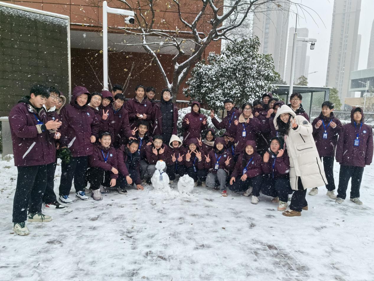玩雪_html_4a73af12.jpg