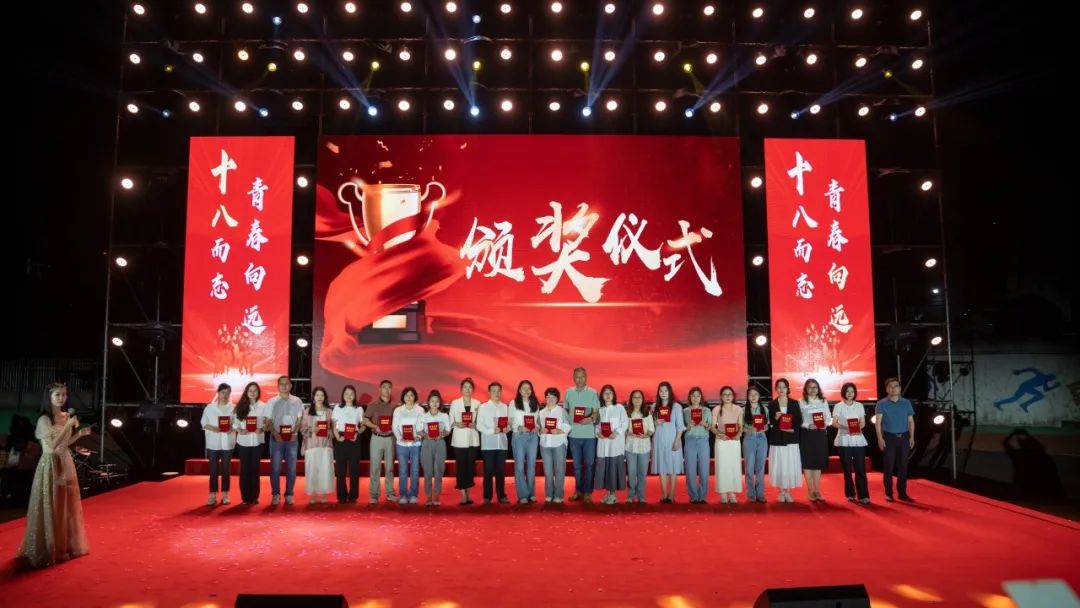 从成人门到工匠路，南京新港中专这场成人礼让传统与匠心同频共振！_html_m77af9bab.jpg