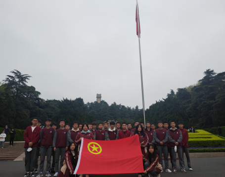 缅怀革命先烈 追寻红色记忆--南京新港中专校师生代表祭扫雨花台烈士陵园_html_m3d9608d8.png