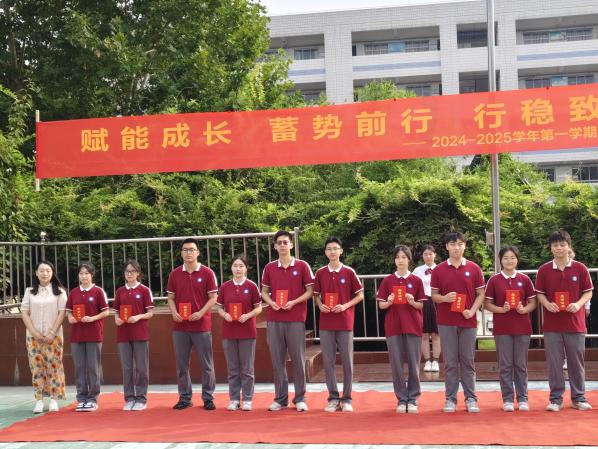 赋能成长  蓄势前行  行稳致远——南京新港中专校举行开学典礼暨表彰大会_html_3ad89bdb.jpg