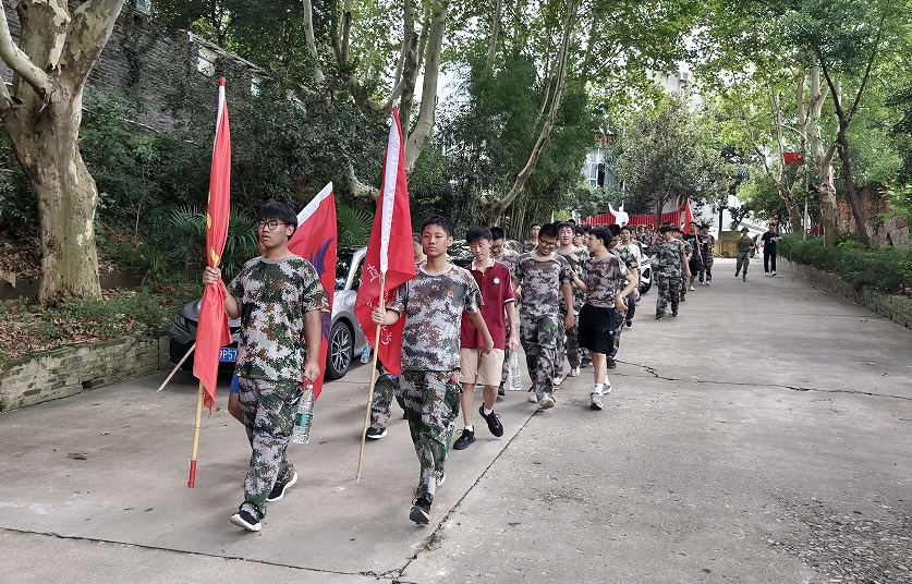 青春心向党，铁血铸军魂_html_409d2761.png