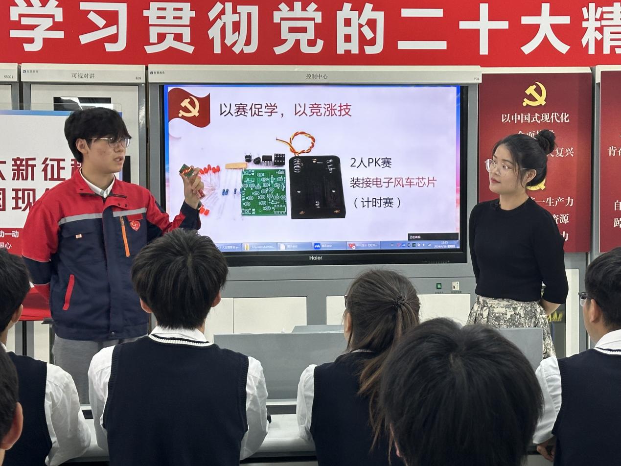 班主任比赛通讯稿_html_m518f799a.jpg