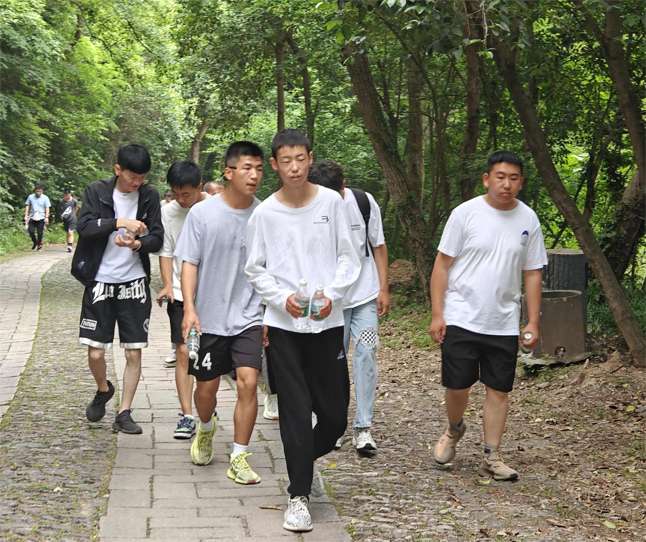 万事皆平淡 唯登紫金山-21物联网青海班登山主题活动_html_10a203f2.jpg