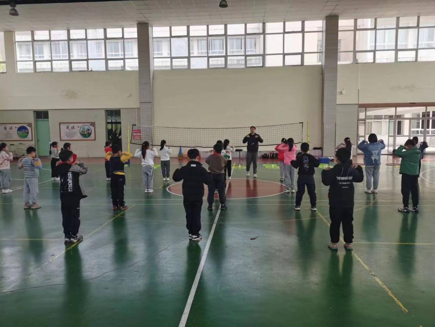【灵美龙小·江畔体育】龙潭中心小学江畔人家分校体育组3月份教研活动_html_2d2c0e19.jpg