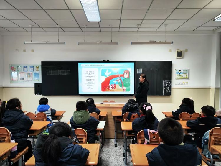 2025.3.5学雷锋精神，树时代新风——龙潭中心小学“学雷锋”系列活动_html_3e433238.jpg
