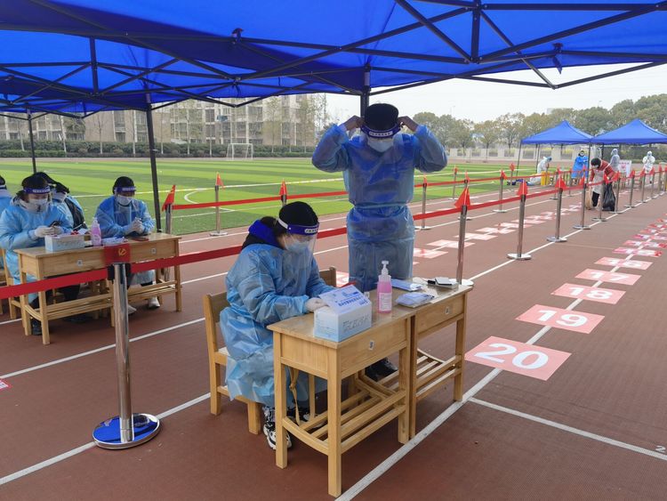 【江畔先锋·特色活动】同心抗疫,龙潭中心小学江畔人家校区教师积极参加抗疫志愿服务_html_m148b9c46.jpg