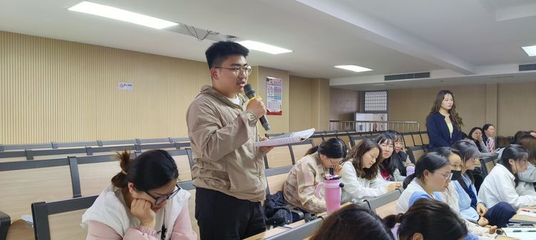 智启未来&middot;AI赋能教育新篇章——龙小教育集团青年教师成长营专题活动圆满举行_html_1ab442cf.jpg
