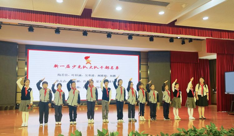 【灵美龙小】筑梦新时代 争做好队员—龙潭中心小学召开第五次少先队代表大会员_html_m5eaf953.jpg