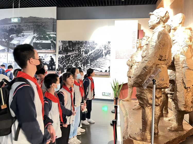 【江畔先锋·团队活动】传承民族文化，阅览江河胜景——龙潭中心小学江畔人家分校秋季社会实践研学活动_html_19d74a3b.jpg