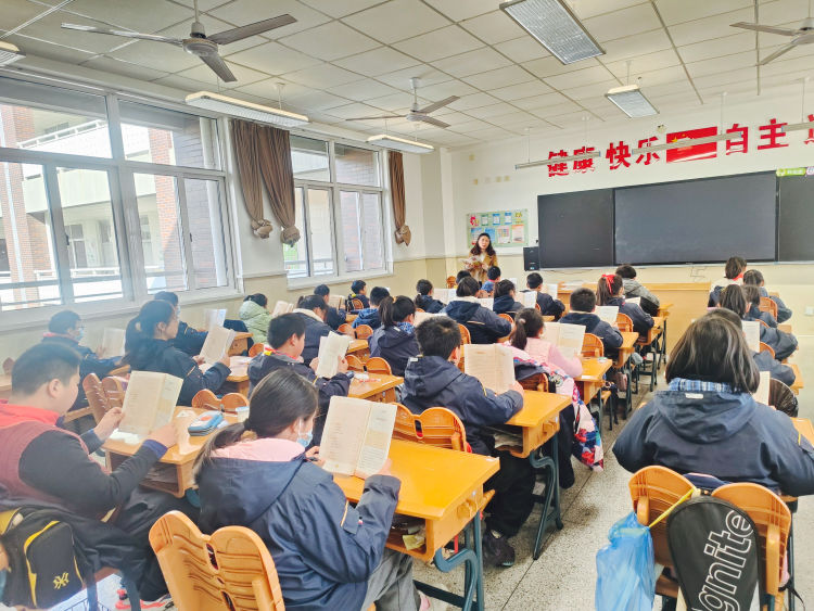 【灵美龙小】勿忘国耻 圆梦中华——龙潭中心小学举办“勿忘国耻 圆梦中华”主题教育活动_html_c6dfebb.jpg
