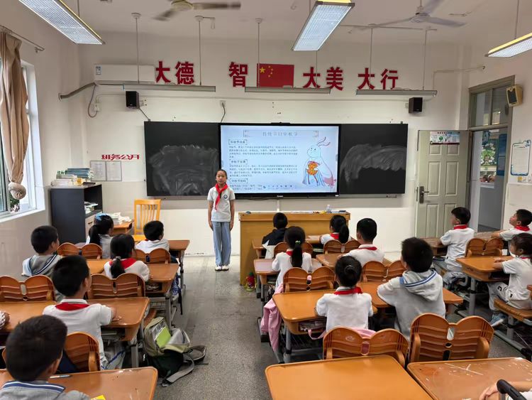 【江韵先锋·团队活动】“巧手制香囊，童心绘月圆”——记长江小学“我们的节日·中秋”系列活动