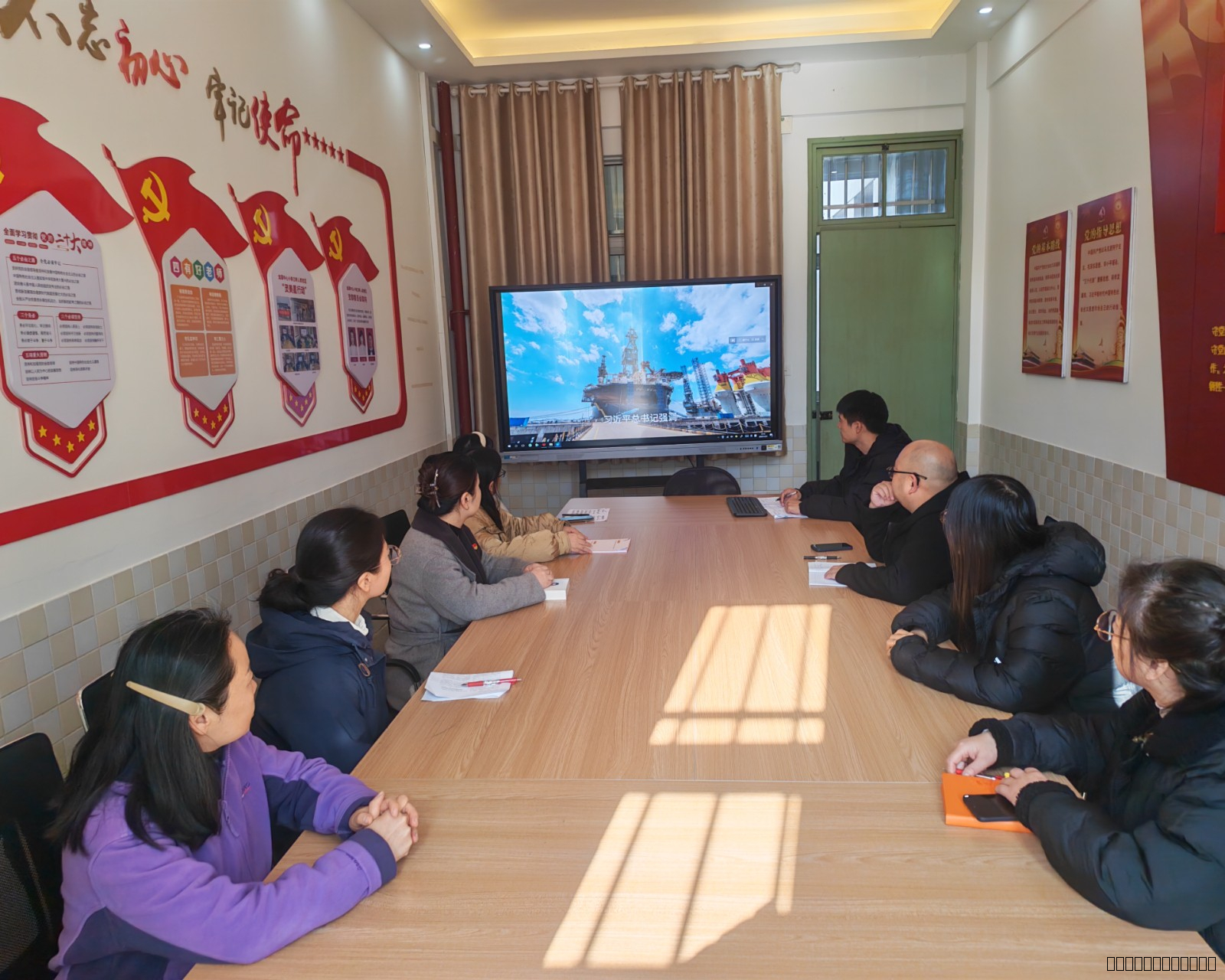 2025.12.2党的创新理论专题学习——《立破推新》 (3).jpg