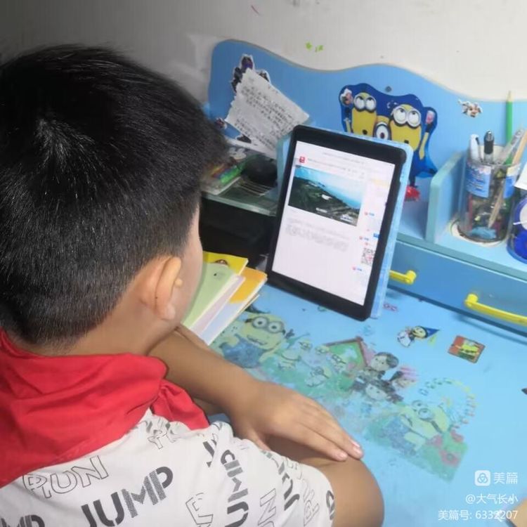 【灵美龙小】上好开学第一课，争做时代好少年——龙潭中心小学组织少先队员观看《开学第一课》_html_44e7b168.jpg