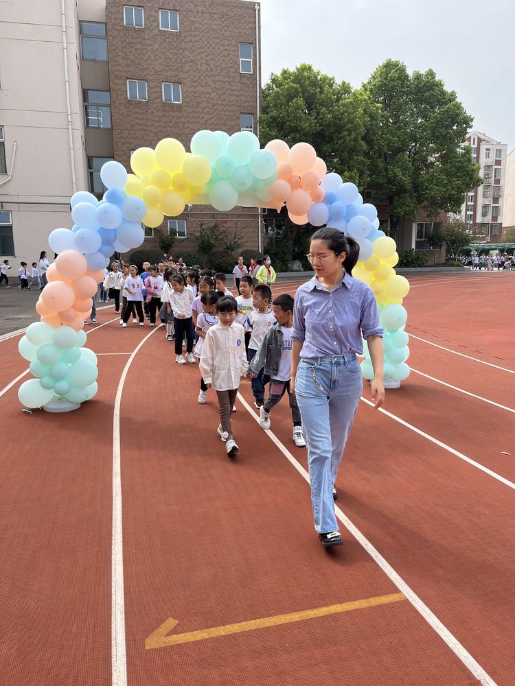 【江畔先锋·团队活动】奋进新学期 放飞新梦想——龙潭中心小学江畔人家校区2022—2023学年第一学期开学典礼_html_2dbd38c4.jpg