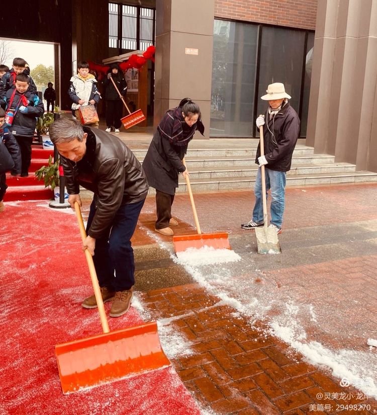 【灵美龙小·特色活动】闻“雪”而动，情暖人心——龙潭中心小学龙岸花园校区党支部志愿活动_html_m49adc3ef.jpg