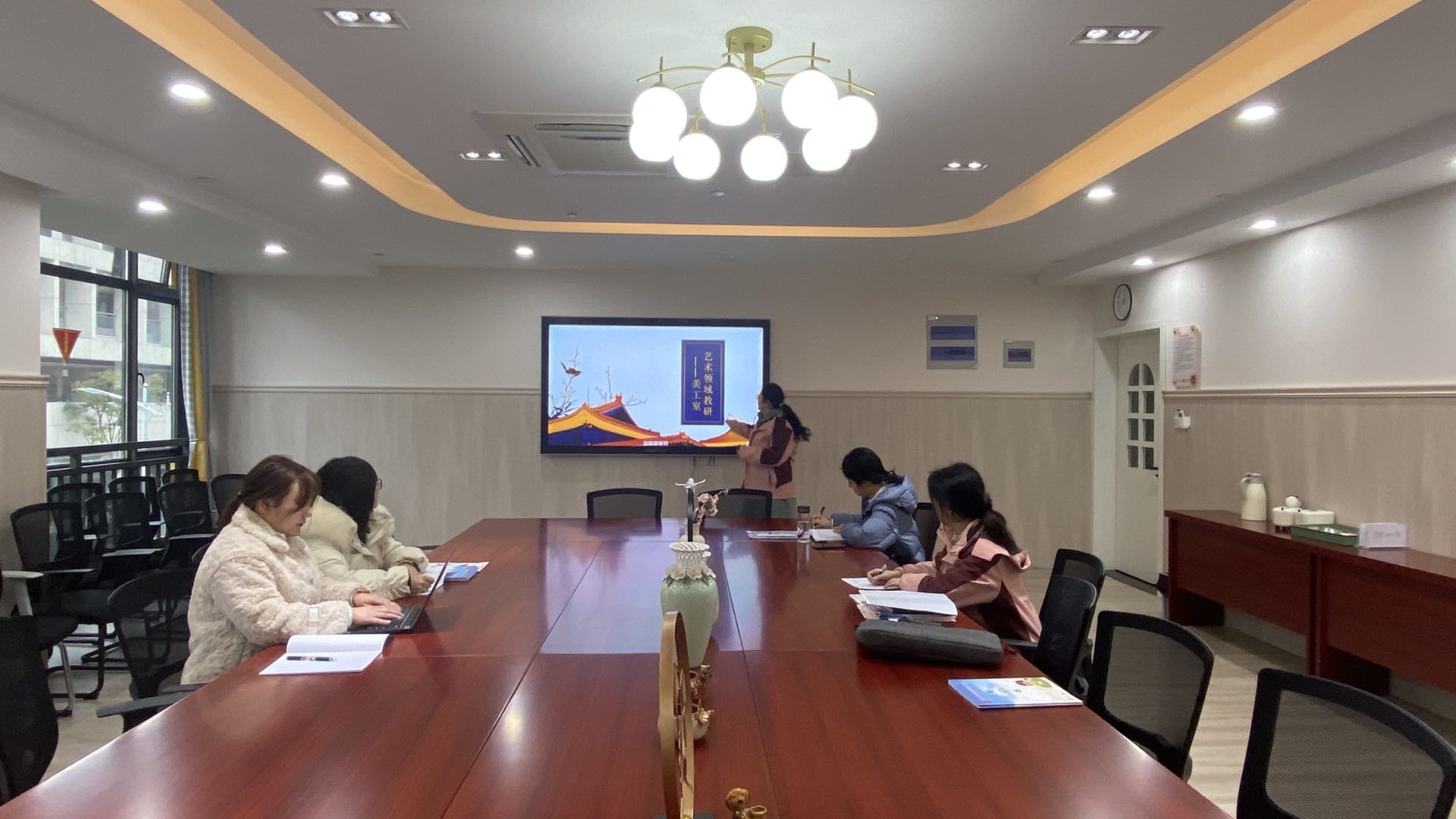 【枫香栖幼】聚焦美工室 以研促成长 ——艺术领域组教研活动暨教师基本功培训活动
