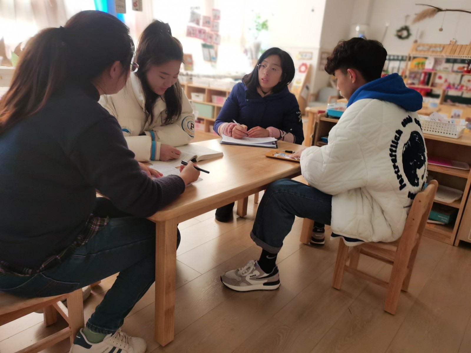 【枫香栖幼】聚焦课程审议  推动主题开展  ——栖霞幼儿园翡翠天域园大班年级组课程审议及生活教研活动