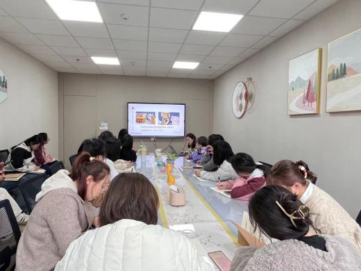 240311班级环境优化的实践与思考——栖霞幼儿园翡翠天悦园业务学习活动_html_1495526e.jpg