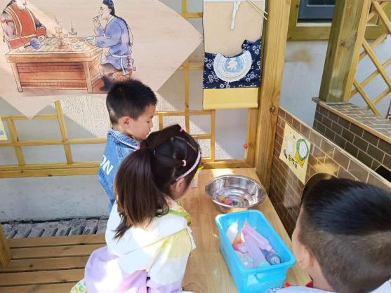 230522乐玩角色游戏 悦享智慧教研——记栖霞幼儿园石埠湾园角色游戏教研组活动  万紫薇_html_76372cf3.jpg
