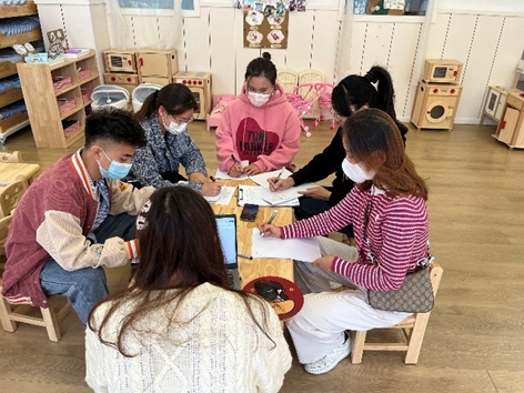 【枫香栖幼】审议始于思 课程施于行  ——栖霞幼儿园翡翠天悦园小班年级组课程审议活动