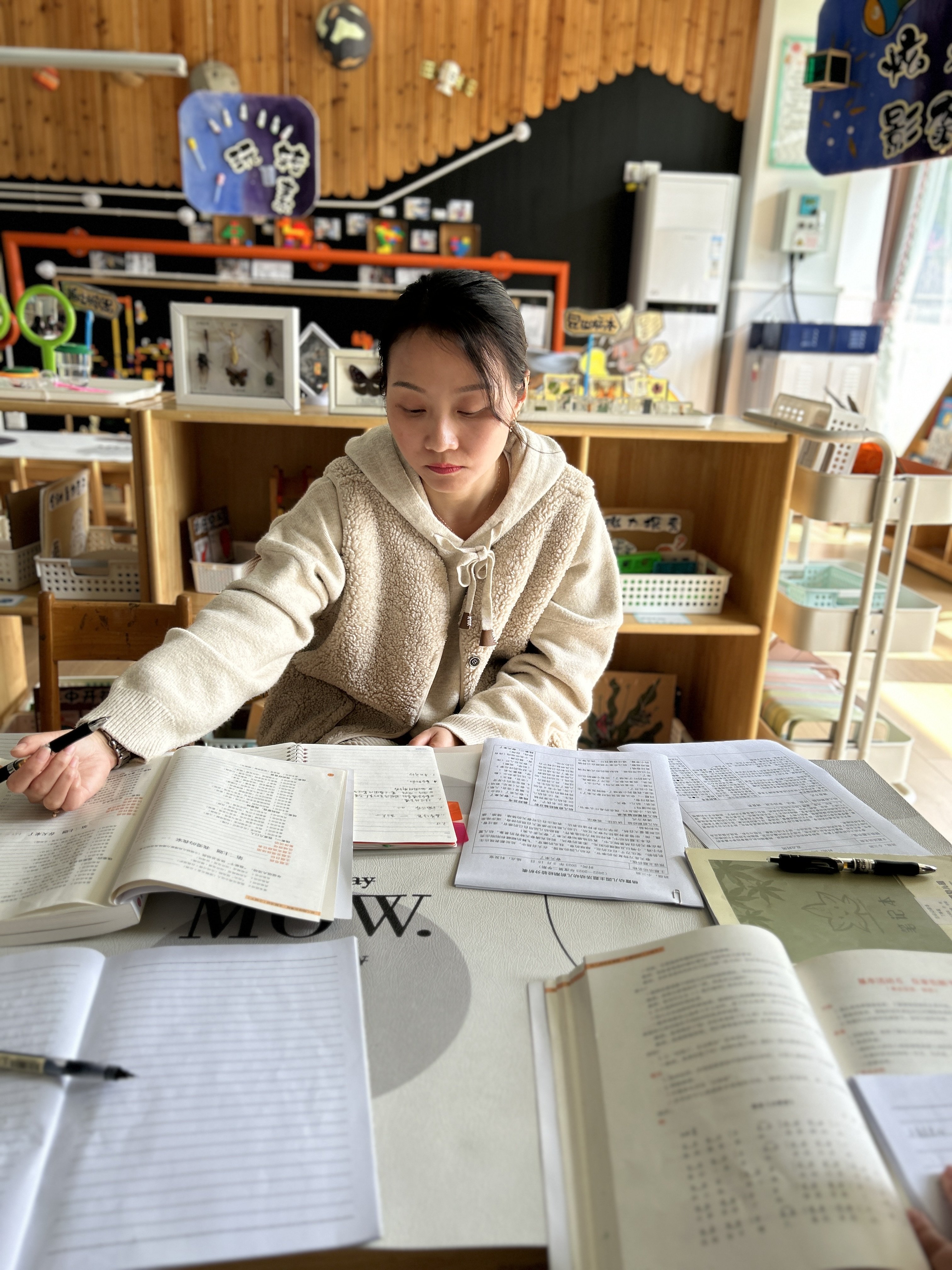 【枫香栖幼】主题共分享，大家共成长  ——栖霞幼儿园翡翠天域园小班年级组课程审议《花点时间》