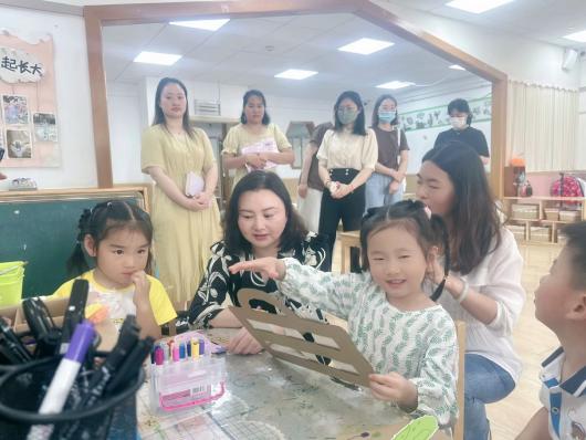 【枫香栖幼】以儿童视角 创生动环境  ——栖霞幼儿园儿童表征墙专项评比活动