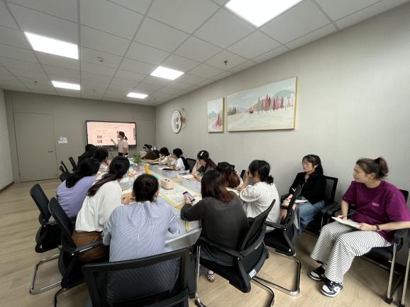 230911聚焦一日生活  提高保教质量-栖霞幼儿园翡翠天悦园园本研训活动_html_65e4f896.jpg