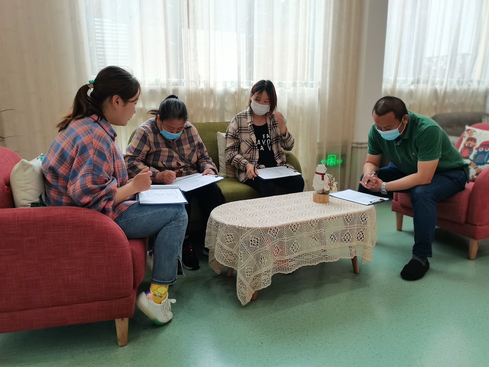 【枫香栖幼】携手约定 共同成长 ——栖霞幼儿园石埠湾园中班微型家长会活动