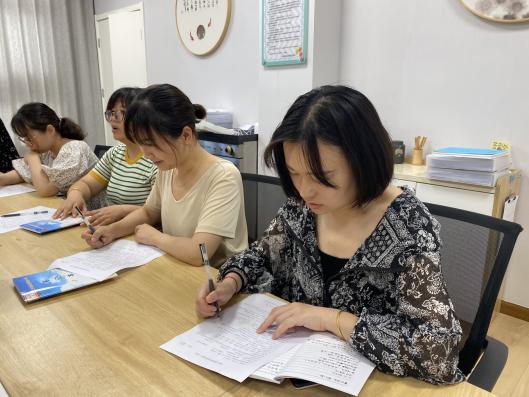 210520携手共进，砥砺前行——记栖霞幼儿园翡翠天域园园务委员会_html_5de07f69.jpg