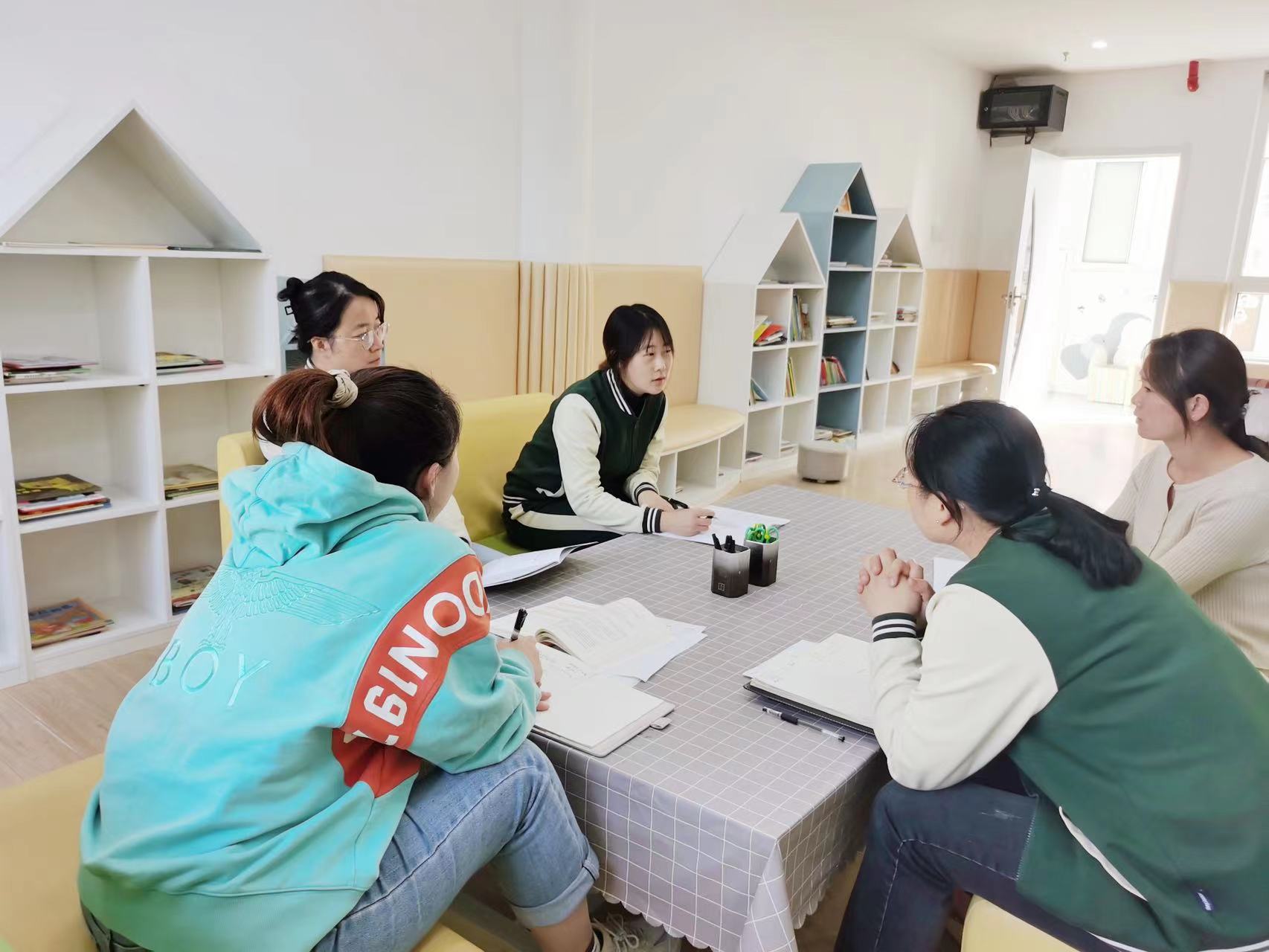 221026有效审议  落实计划——栖幼红枫园课程中心组会议（五）（有图）_html_mc651694.jpg