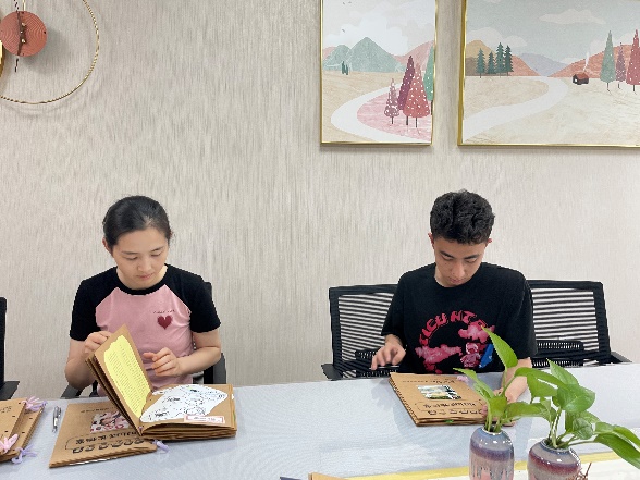 230629 分享拓思路 评比促成长——栖霞幼儿园翡翠天悦园幼儿成长手册评比_html_m5821c280.jpg