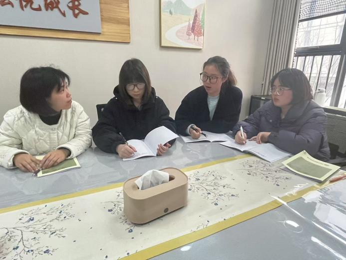 【枫香栖幼】研思共审议 后议继前行  ——栖霞幼儿园翡翠天悦园小班年级组课程审议活动