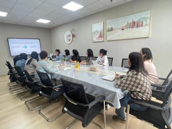 【枫香栖幼】家园共学习 同“课”不同型  ——栖霞幼儿园翡翠天悦园大班年级组课程审议活动